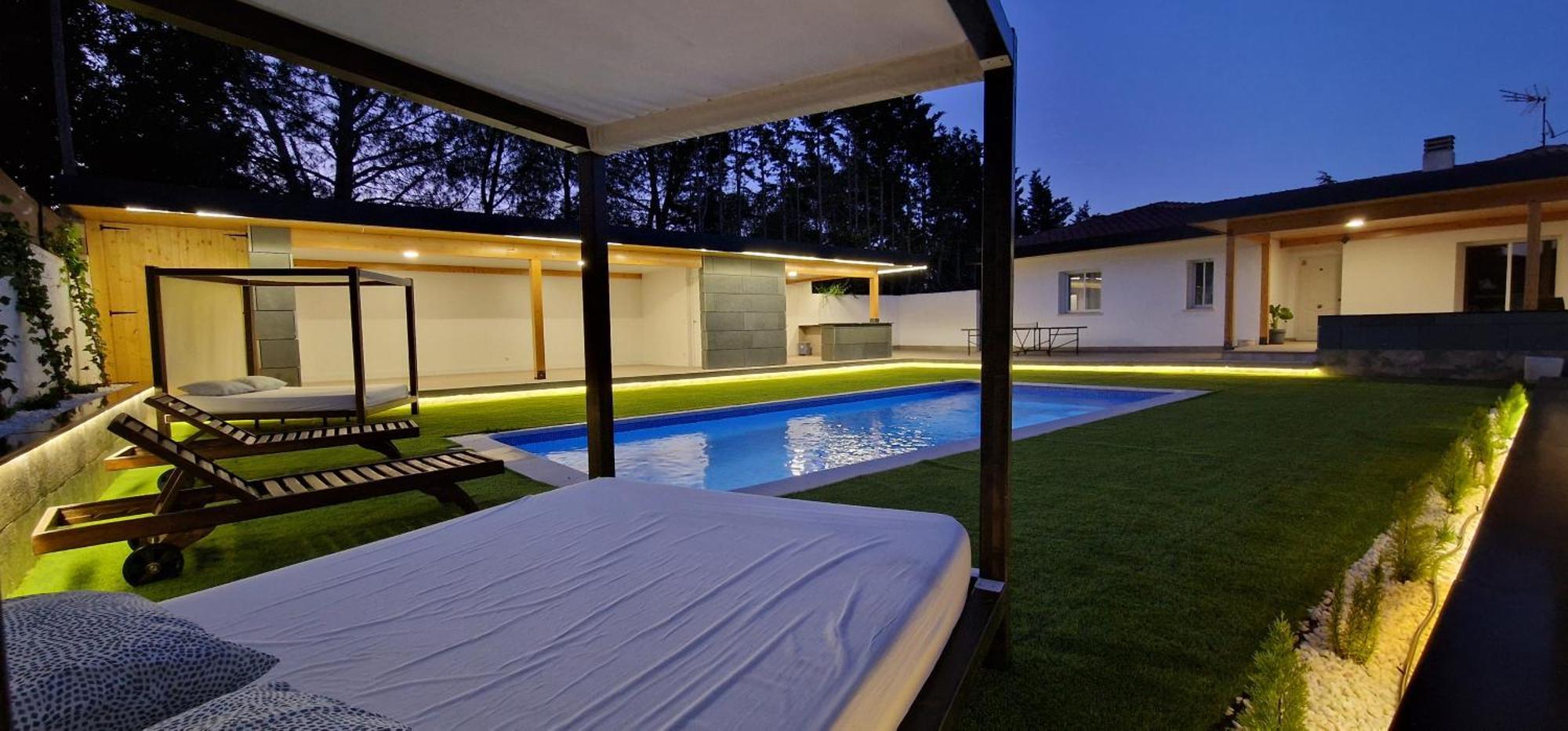 Holiday home Oasis, Piscina, Barbacoa, Jardin, Amigos, Familia, Grupos, Casa, *